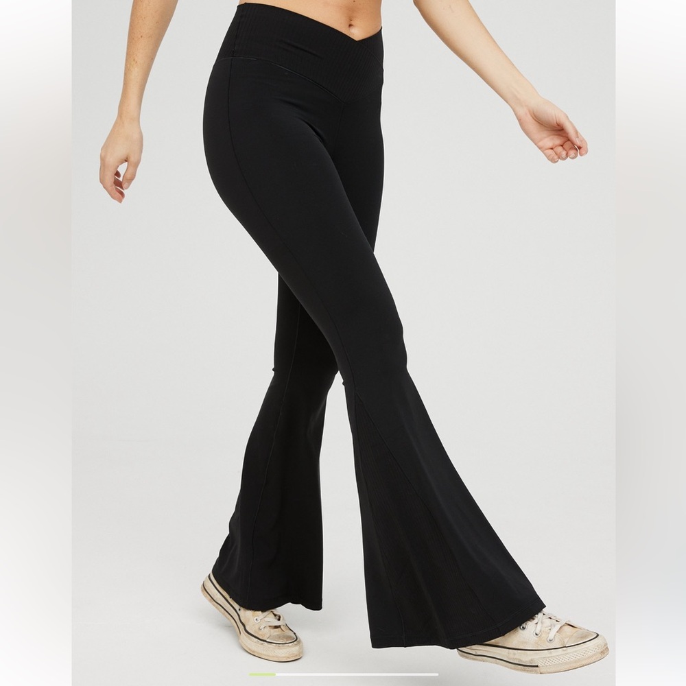 OFFLINE Aerie Real Me High Waisted Crossover Rib Black Super Flare Leggings XL